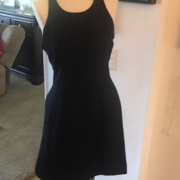 black dress no sleeves